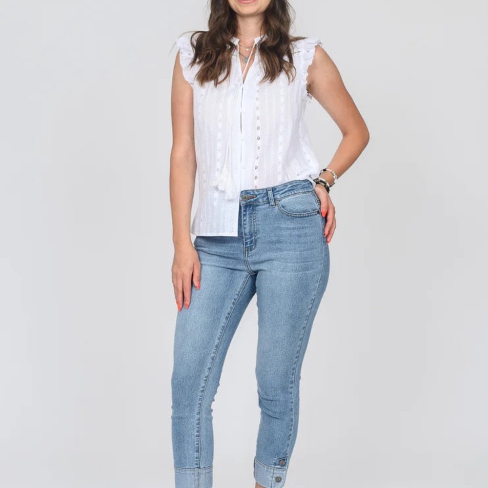 BUTTON DETAIL CUFF BLEACH JEAN